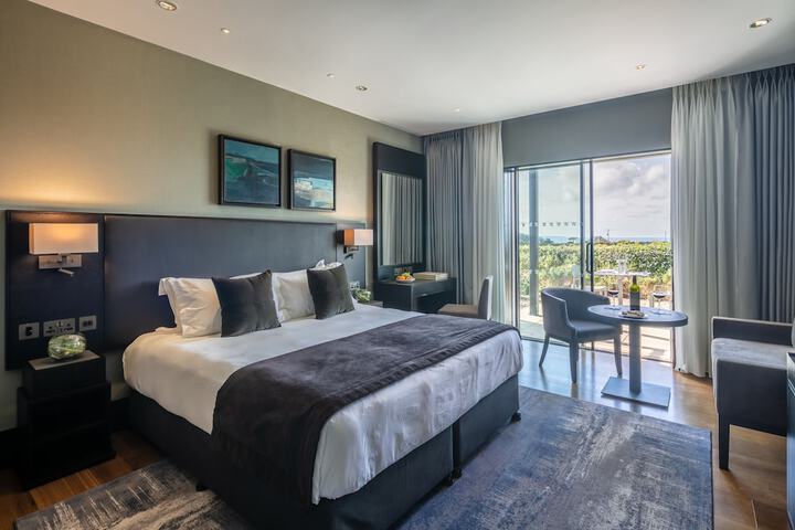 Room 32 of 66