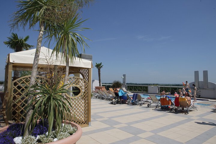 Hotel Pool