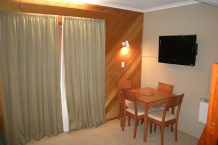 Room 5 of 32