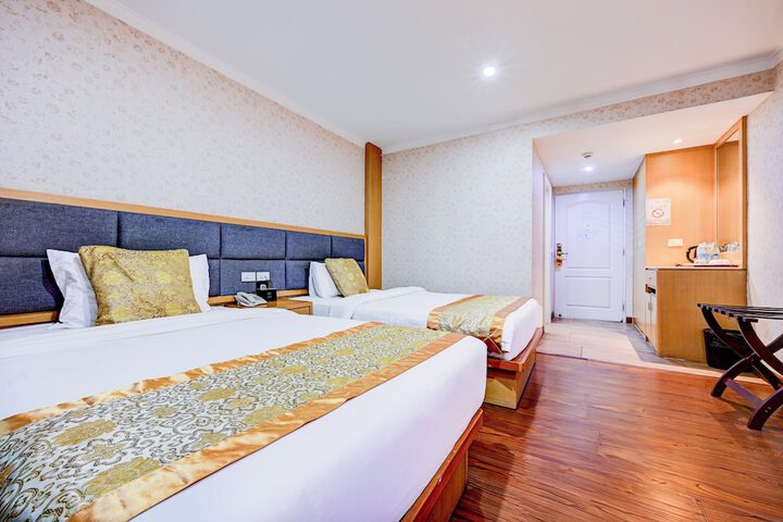 Room 16 of 38