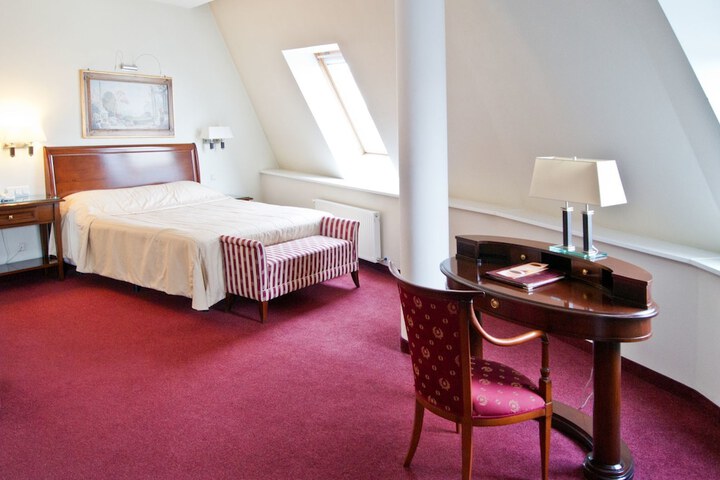 Room 5 of 63