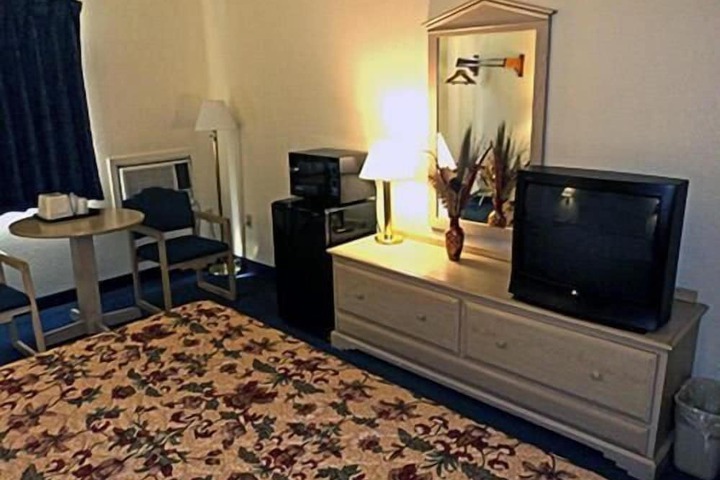 Room 13 of 27