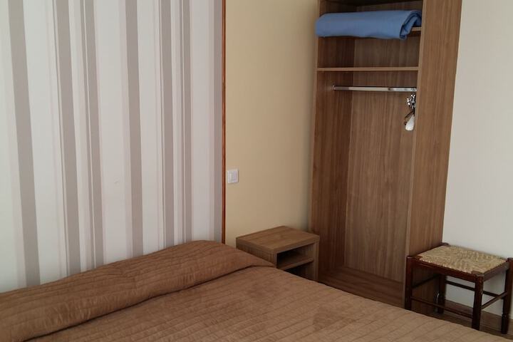 Room 8 of 16
