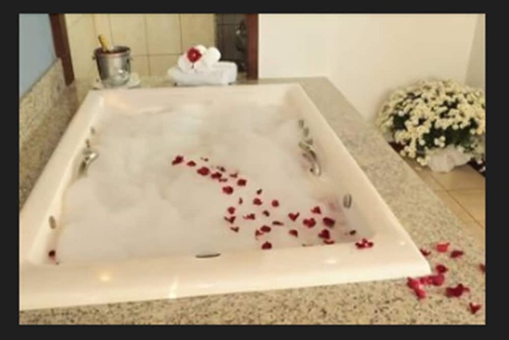 Jetted tub