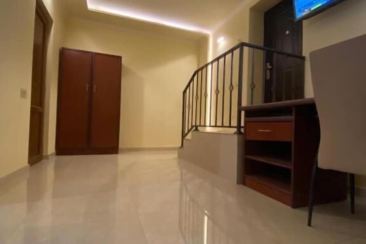 Room 10 of 31