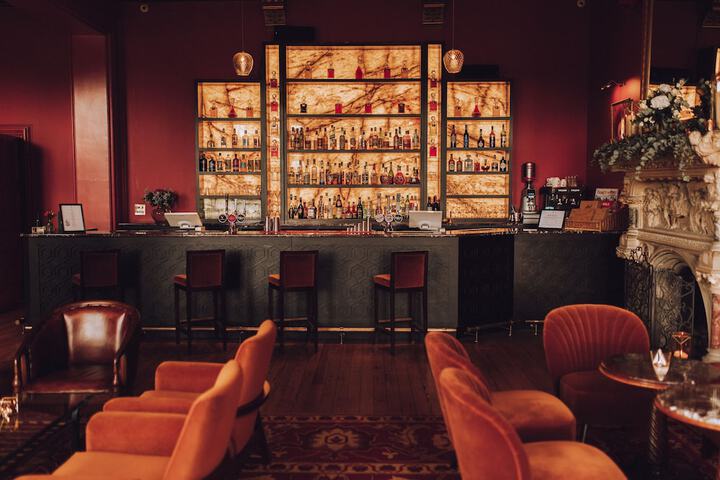 Lounge 85 of 100