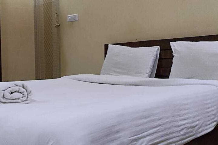 Room 4 of 23