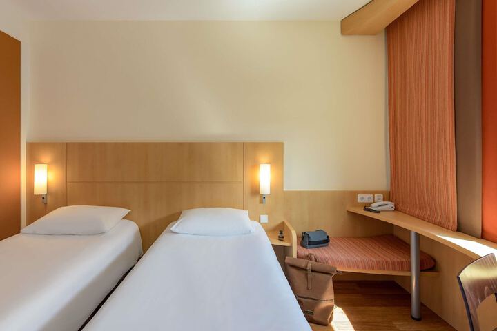 Room 17 of 70