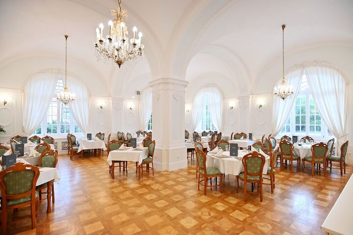 Dining 65 of 102