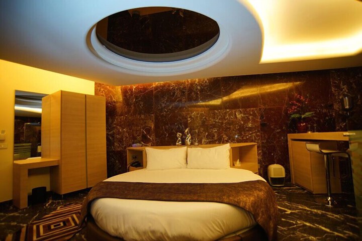 Room 41 of 61