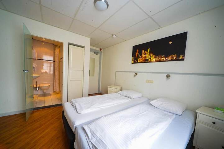 Room 13 of 52