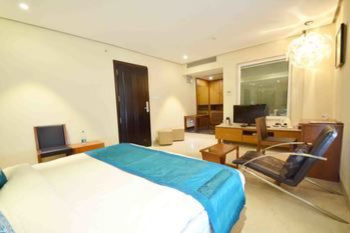 Room 11 of 21
