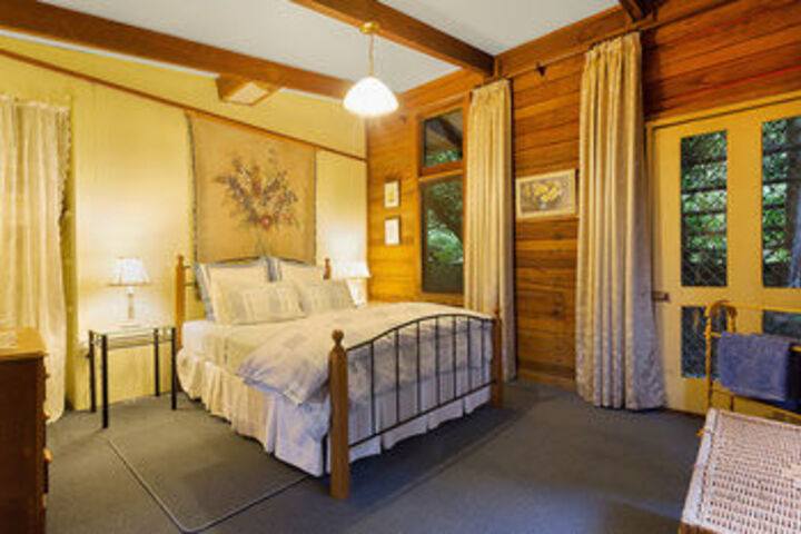 Room 11 of 28