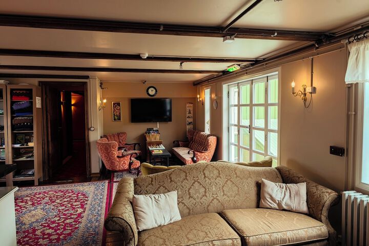 Entrance & Lobby