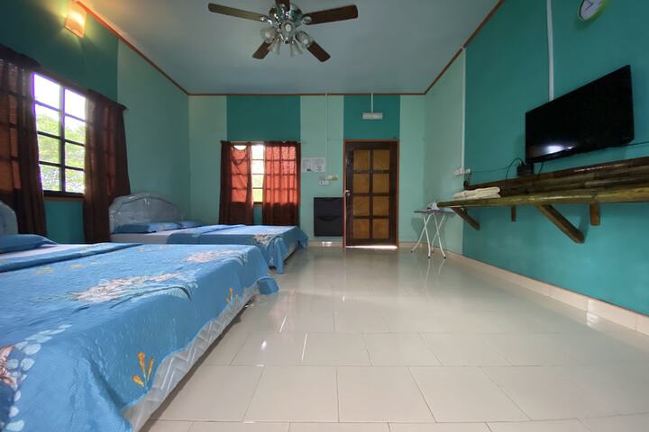 Room 6 of 11