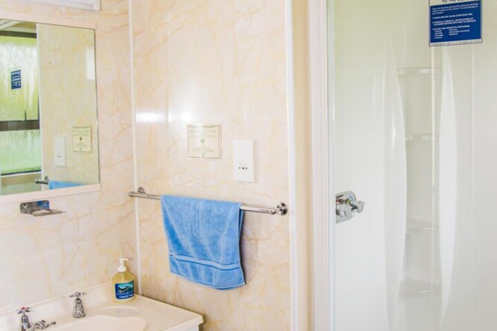 Room 21 of 32