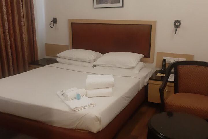 Room 2 of 17