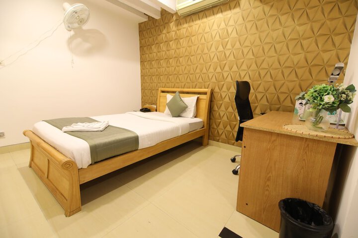 Room 10 of 31