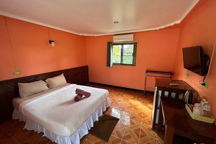Room 2 of 8