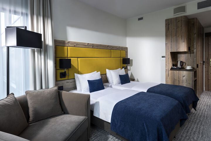 Room 10 of 95