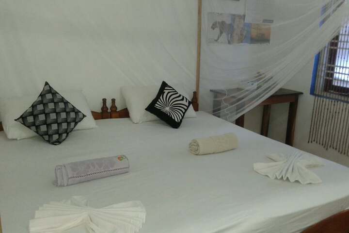 Room 8 of 90