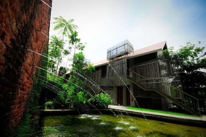 Hotel with Pool
