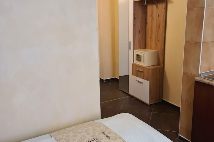 Room 65 of 266