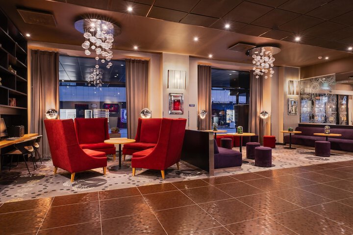 Entrance & Lobby