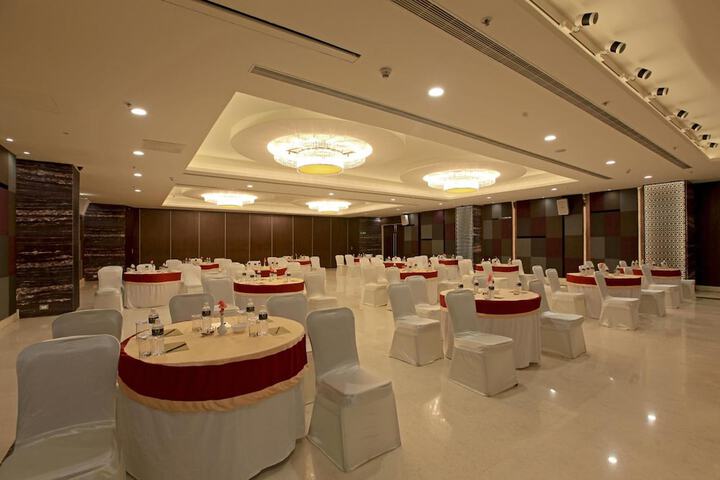 Ballroom/Hall 28 of 37