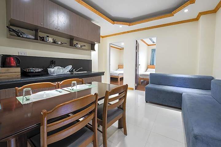 2Bedroom w / Breakfast for 2 Pax