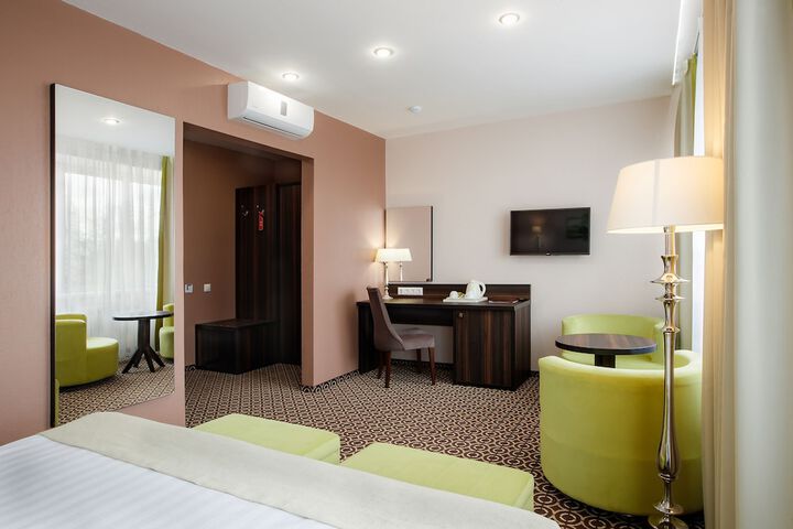 Room 14 of 37