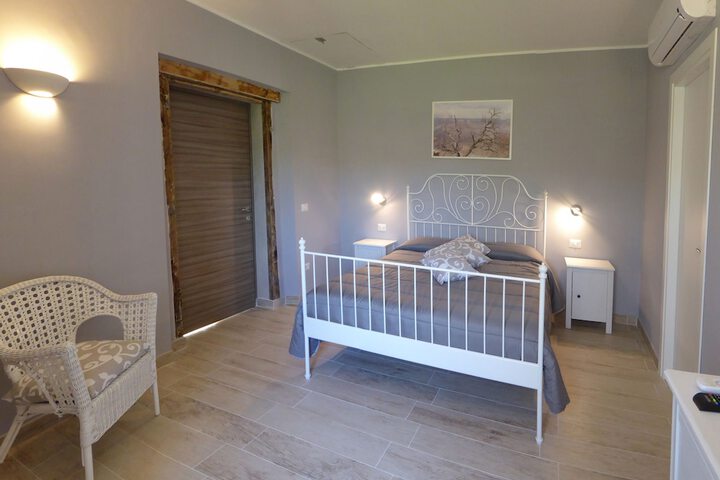Room 2 of 40