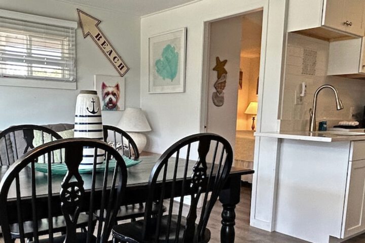 Room 42 of 212