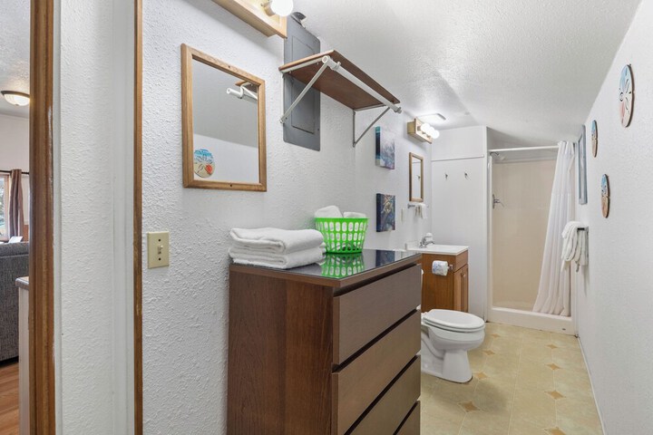Room 105 of 128