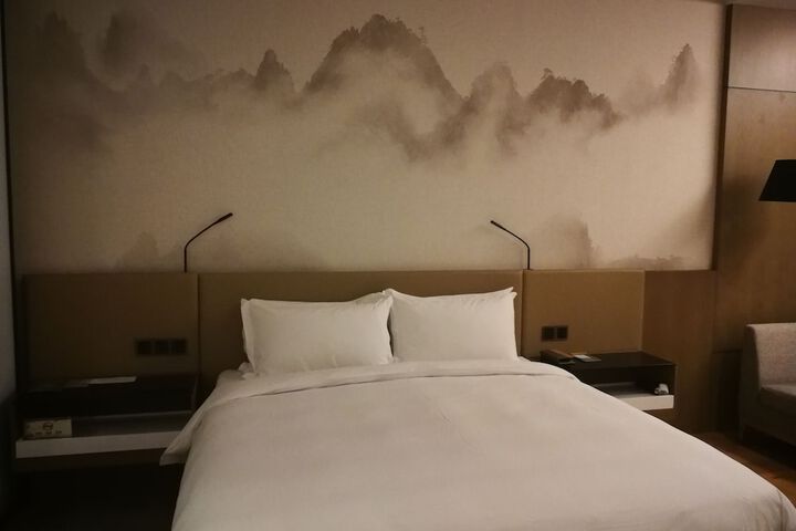 Room 7 of 42