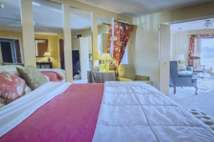 Room 26 of 92