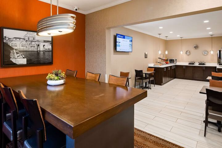 Breakfast area