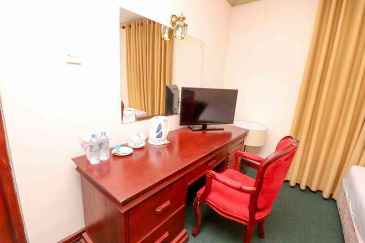 Business Center 27 of 29