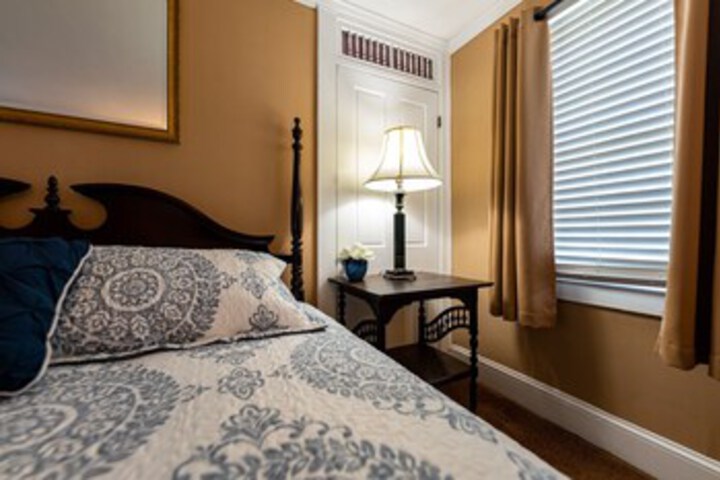 Room 251 of 253