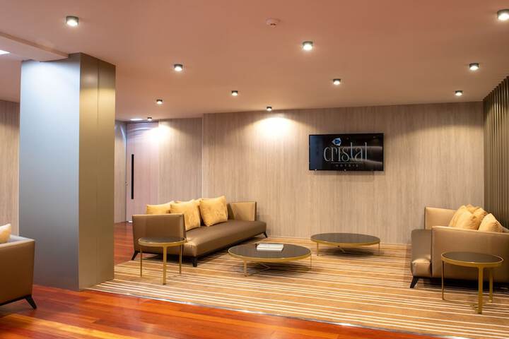 Lounge 68 of 85