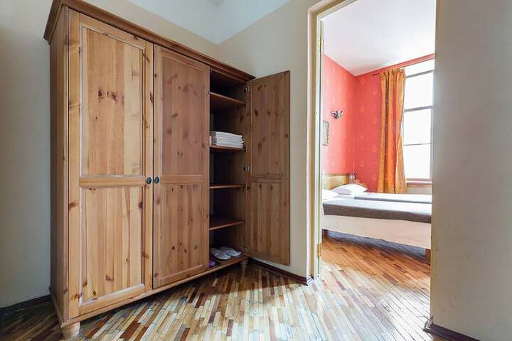 Room 10 of 151