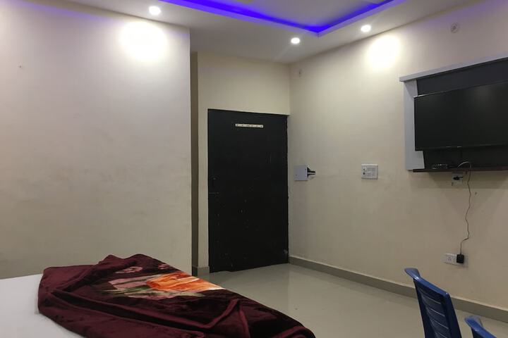 Room 8 of 30