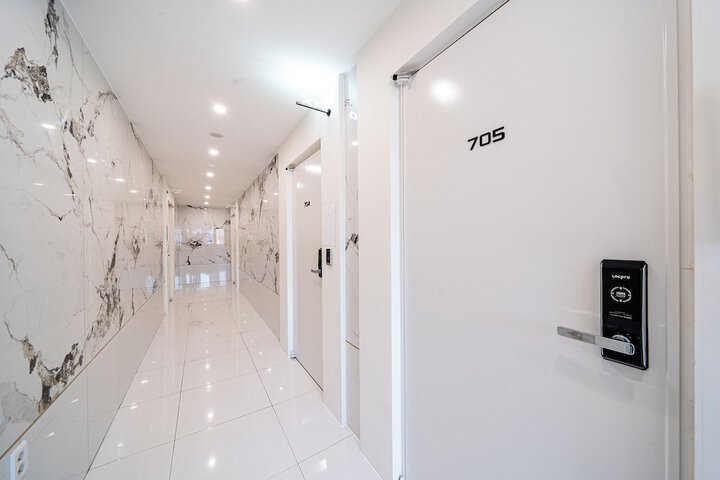 Ballroom/Hall 23 of 27