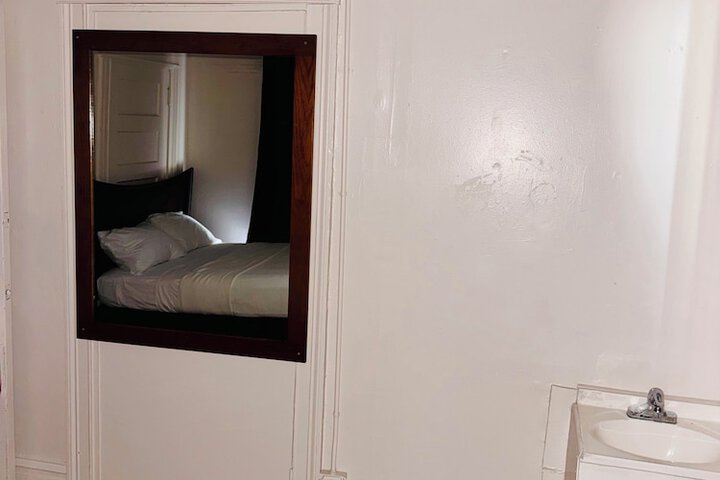Room 9 of 22