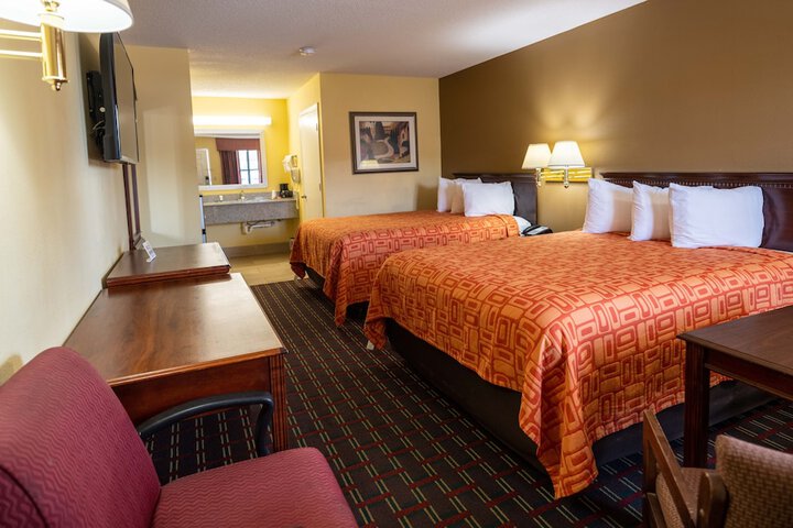 2 Double Beds (8 of 14)