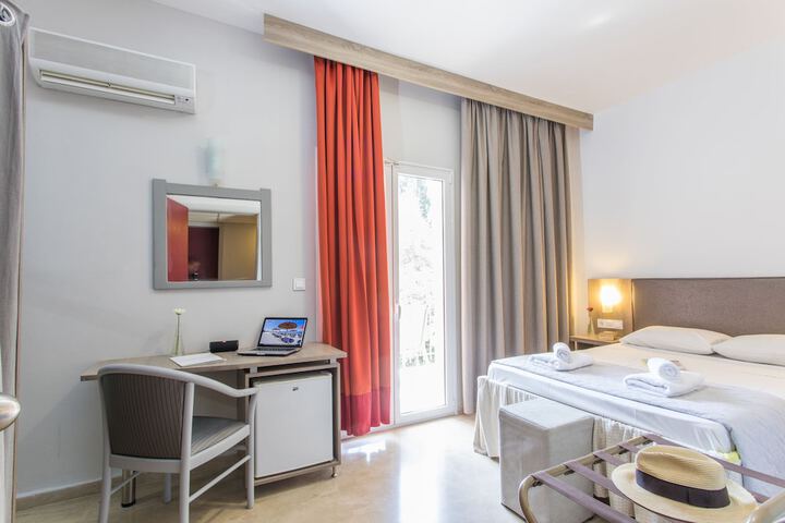 Room 10 of 50