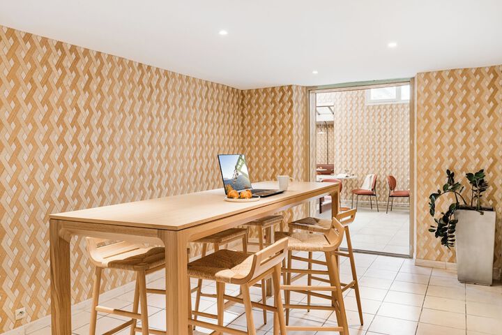 Breakfast area