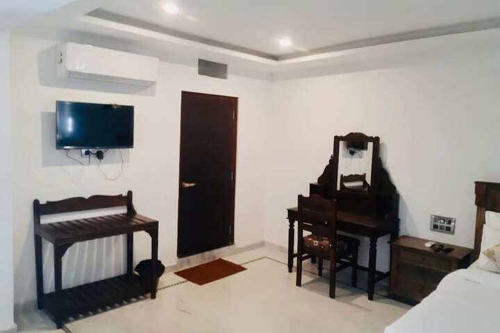 Room 37 of 59
