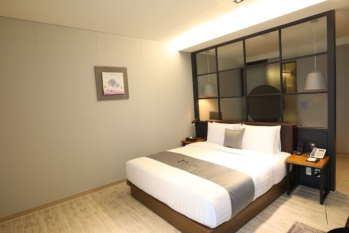 Room 9 of 84