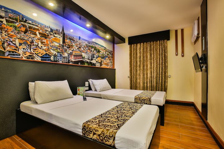 Room 53 of 104